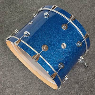 Used DW Collectors VLT 333 Maple Bass Drum 24x16 Blue Glass - Very Good image 3