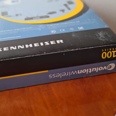 Sennheiser Sennheiser Diversity Receiver EM100 + SK100 Bodypack Transmitter + M3 Headmic – 790–822 MHz image 20