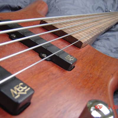 Warwick Corvette Fretless 5 string GERMAN made image 2