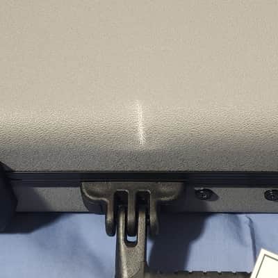 Fender Guitar Case - Stratocaster/Telecaster- Silver/Blue Model #: 0996102324 image 4