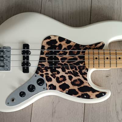 Fender Jazz Bass, Custom 60s pickups, Gotoh tuners, MIM2012 - White, Tiger Pickguard image 11