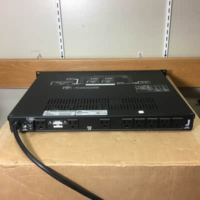 Middle Atlantic PDLT-815RV-RN 15 Amp Power center with light image 3