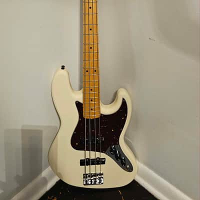 Fender American Professional II Jazz Bass with Maple Fretboard 2020 - Present - Olympic White