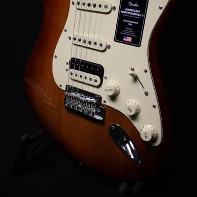 Fender AMERICAN PROFESSIONAL II STRATOCASTER HSS 2025 - SIENNA SUNBURST image 4