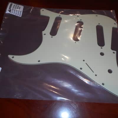 Fender Strat Pickguard, LEFTY - MINT GREEN, 005-5320-000