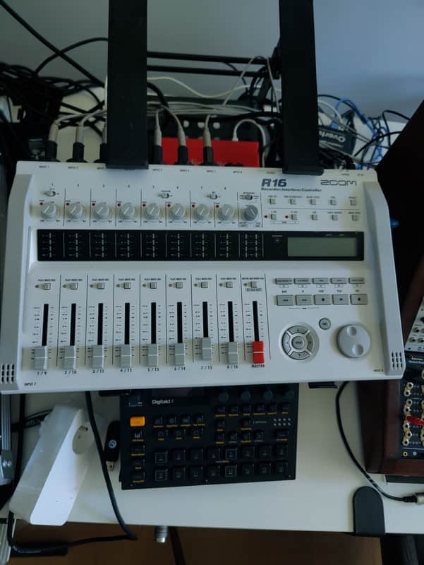 Zoom R16 USB Audio Interface / Digital Multitrack Recorder / Control Surface 2010s - White image 1