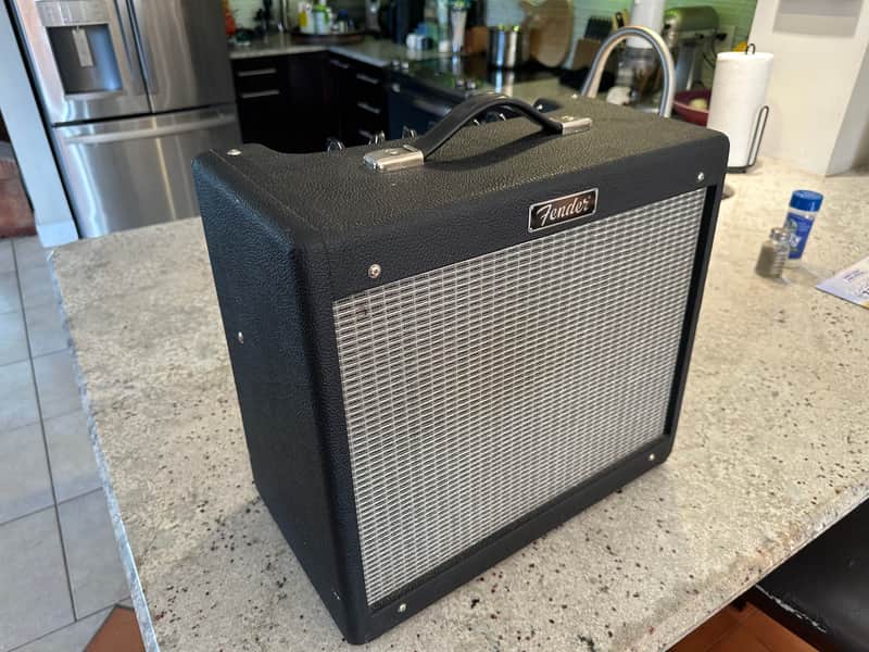 Fender Blues Junior 15-Watt 1x12" Guitar Combo image 1