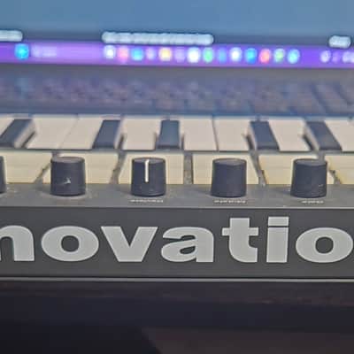 Novation Launchkey Mini MKIII MIDI Keyboard Controller 2019 - Present - Black image 2