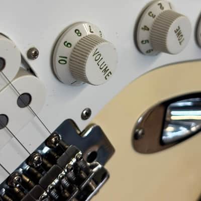 Fender Standard Stratocaster 2001 Electric Guitar image 4