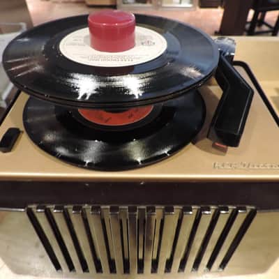 RCA Victor 45-EY-2 45 RPM Bakelite Vintage Record Player with New Capacitors image 2