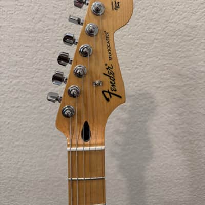 Fender Standard Stratocaster with Maple Fretboard 2011 - 2014 - White image 6