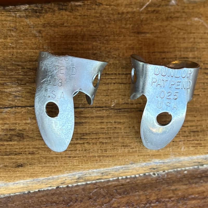 (17956) Dunlop Vintage Collectible Patent Pending .025 Metal Finger Picks image 1