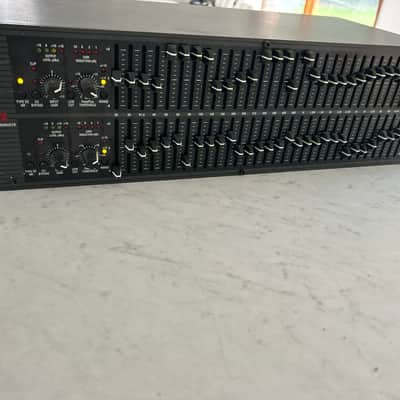 dbx 2231 2-Channel 31-Band Graphic Equalizer/Limiter w/ Type III Noise Reduction 2010s - Black image 1
