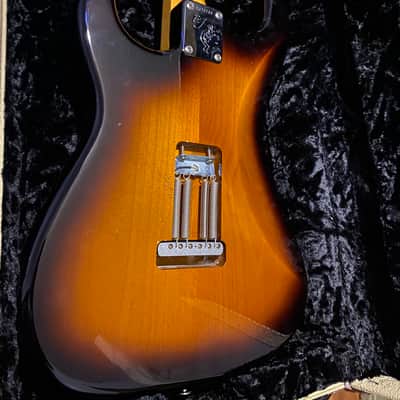 Fender Eric Johnson Stratocaster with Maple Fretboard 2005 - Present - 2-Color Sunburst image 2
