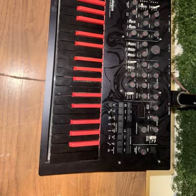 Korg Korg miniloguebass 4-voice Polyphonic Analog Synthesizer