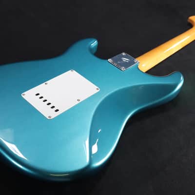 Fender Vintera III Late 60s Stratocaster Rosewood Fingerboard Ocean Turquoise 413 image 7