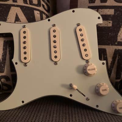 Stratocaster VINTAGE Hand wound single coil pickups in loaded 5-way pickguard image 2