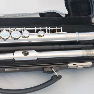 Yamaha YFL-200AD II Advantage Flute *Cleaned & Serviced *Ready to play image 2