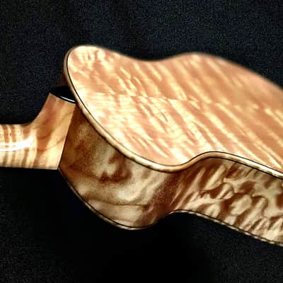 RARE HIVE HORNET CSTM TENOR UKULELE W/MSTR GRADE ADIRONDACK SPRUCE+QUILTED MAPLE—GORGEOUS TONE AND LOOKS!!! image 4