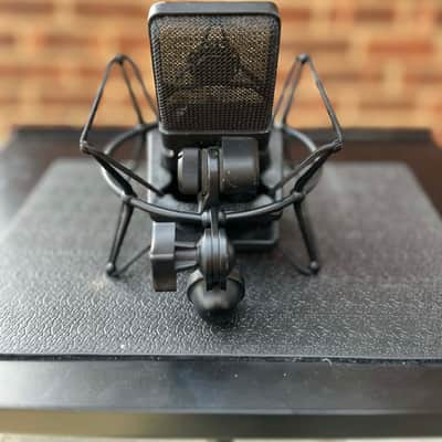 CAD Equitek E100-2 Large Diaphragm Supercardioid Condenser Microphone 2000s - Black and Gold image 2