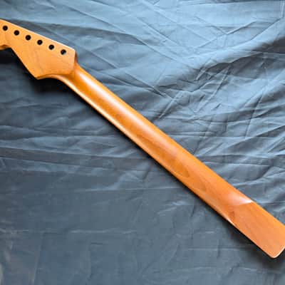 BMC Guitar Neck Strat® Stratocaster® 22 Fret Roasted Maple With Maple Fingerboard Nitro Lacquer Rounded Fret Ends - 9.5 Radius   [SN105] image 6