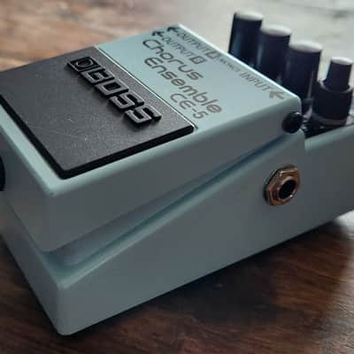 Boss CE-5 Chorus Ensemble (Dark Gray Label, April 2008, Made in