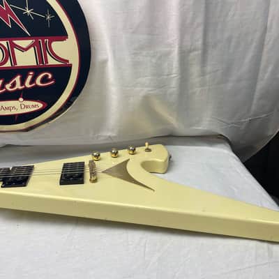 Washburn PT60 PT-60 Flying V Guitar with Case image 14