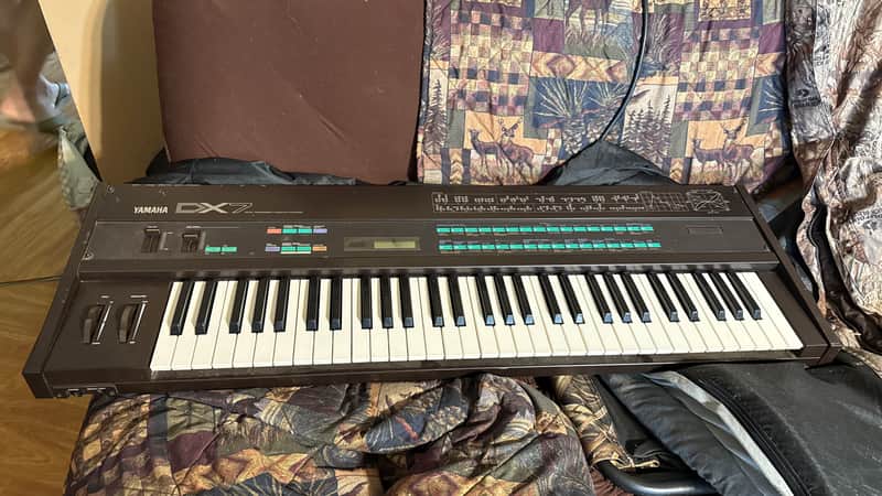 Yamaha DX7 digital fm synthesizer image 1