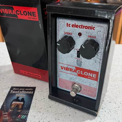 TC Electronic Vibraclone Rotary Speaker Simulator Chorus/Tremolo Pedal w/ Original Box image 3