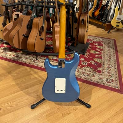 Fender Vintera II '60s Stratocaster Limited Edition Road Worn Lake Placid Blue image 4