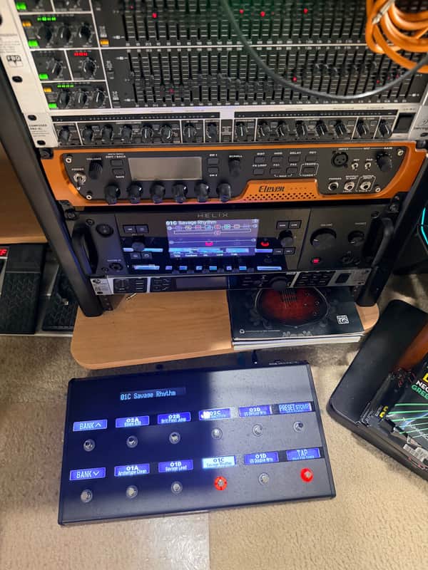 Line 6 Helix Rack with Controller 2024 - Black image 1