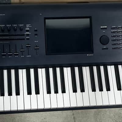 Korg KRONOS 72-Key Digital Synthesizer Workstation 2014 - Present - Black/Wood