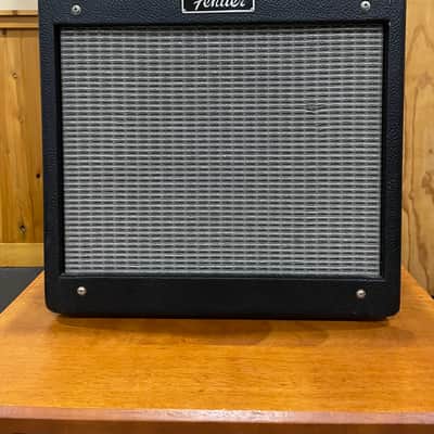 Fender Pro Junior III 15-Watt 1x10" Guitar Combo 2010 - 2016 - Black image 3