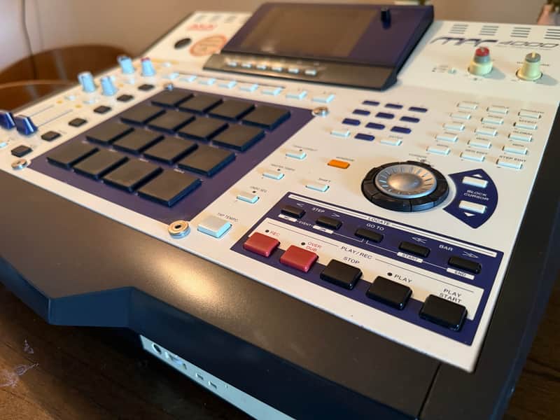 Akai MPC4000 Studio Version – 256MB RAM / 500GB SSD / 8-Outs / Loaded image 1