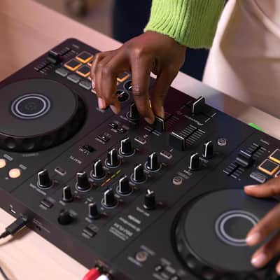 Pioneer DDJ-FLX4 2-Channel DJ Controller Mixer image 2