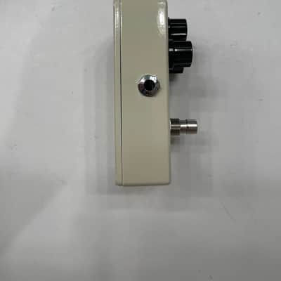 MXR Dunlop M-66 Classic Overdrive White Guitar Effect Pedal + Original Box image 4