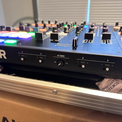 Native Instruments Traktor Kontrol S8 with Flight Case image 14