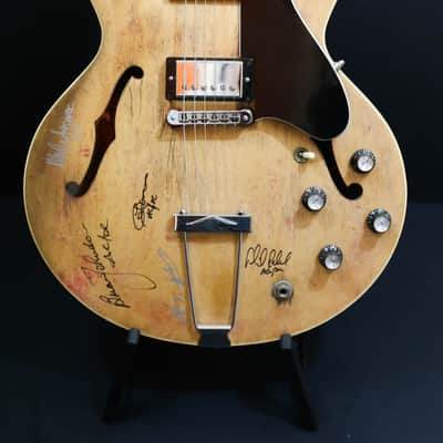 Mid 70s Gibson ES 335 Signed by AC/DC image 4