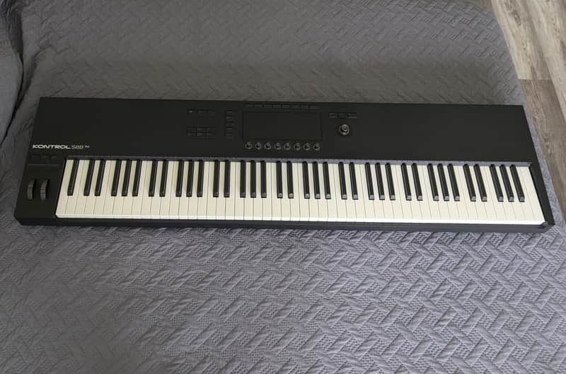 Native Instruments Komplete Kontrol S88 MK3 - Present - Black image 1