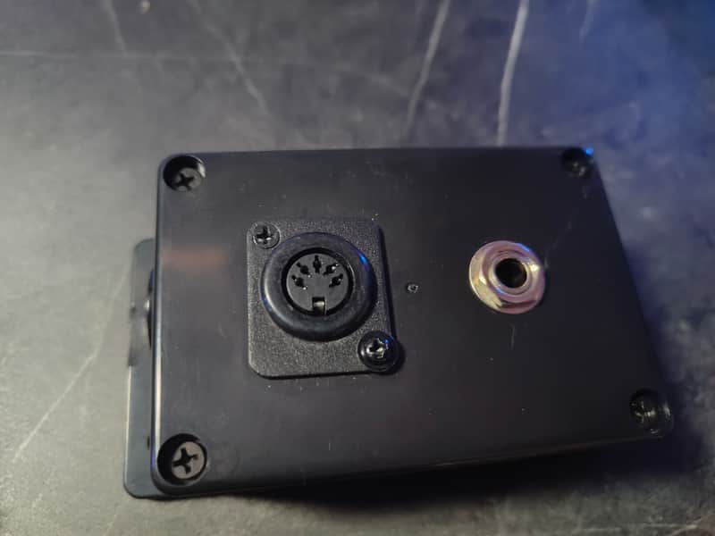 TS footswitch input to programmable midi output - Raspberry Pi Pico 2026 - Black image 1