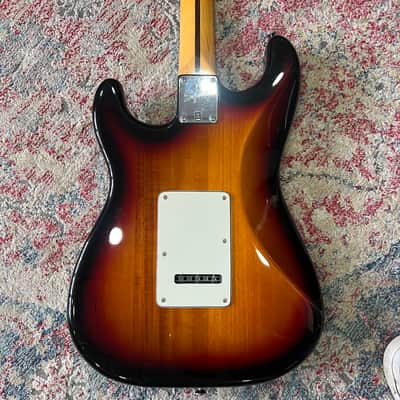Squier Classic Vibe '70s Stratocaster HSS 2011 - 3-Tone Sunburst image 8