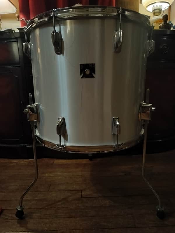 Tama Imperialstar Floor Tom 18 inch 1974 - Silver image 1