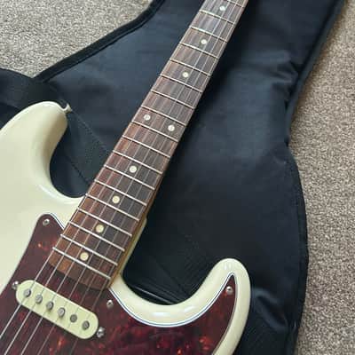 RARE Matching Headstock Fender Limited Edition Vintera ‘60s Stratocaster 2021 - Olympic White image 3