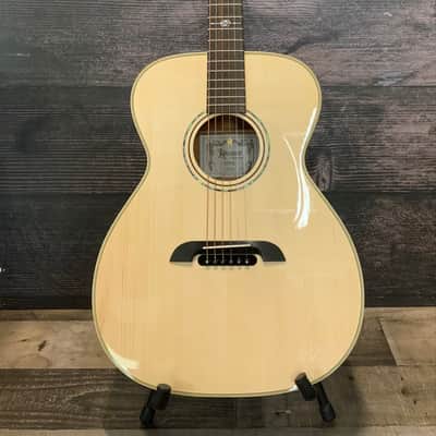 Alvarez Yairi FYM60HD Honduran Folk/OM Acoustic Guitar with case image 2