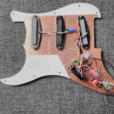 pickguard sss micro wilkinson - 2 volumes, women tone, bass cut & neck switch image 3