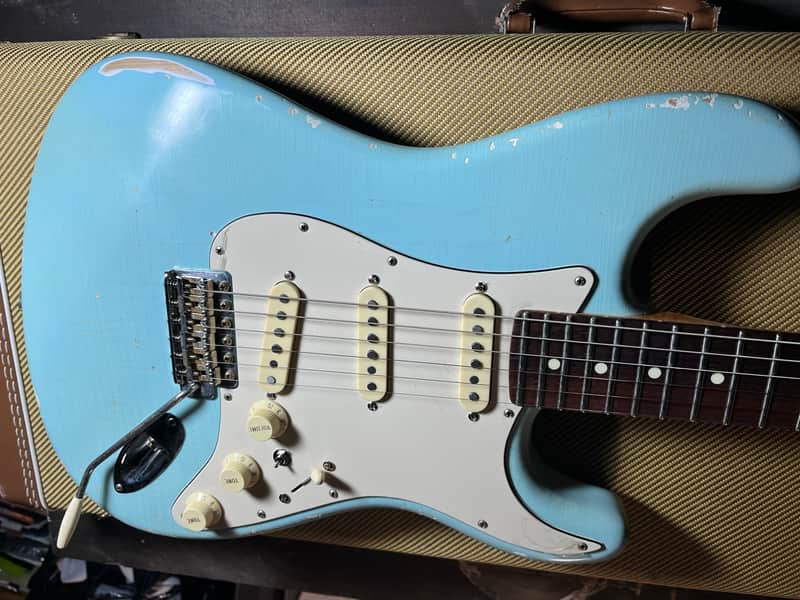 Partscaster MJT Allparts Stratocaster with tender 69 custom shop pick ups - Relic powder blue image 1