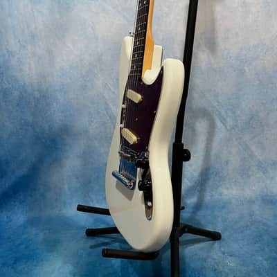 *NEW IN BOX* 2025 Fender MIJ Traditional II 60s Mustang Olympic White image 5