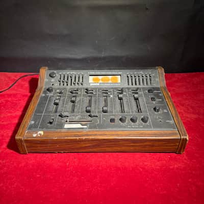 Dj Mixer/pre-amp ~ Gemini PS924 ~ sampling ability/record, back up