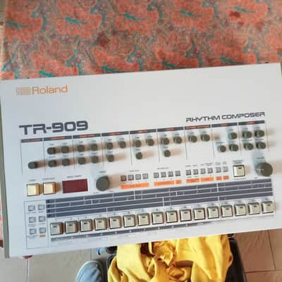 Roland TR-909 Rhythm Composer