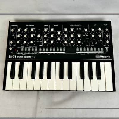 Roland SE-02 Boutique Series Synthesizer Module with K-25m